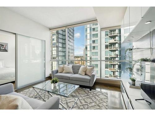 1107-135 13 Avenue Sw, Calgary, AB - Indoor Photo Showing Living Room