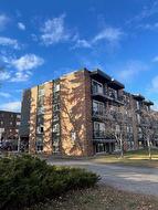 405-1817 16 Street SW Calgary, AB T2T 4E3