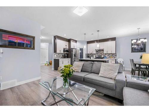 391 Bayview Way Sw, Airdrie, AB - Indoor Photo Showing Living Room