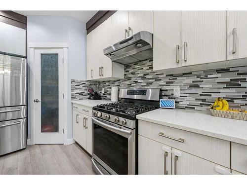 391 Bayview Way Sw, Airdrie, AB - Indoor Photo Showing Kitchen With Stainless Steel Kitchen With Upgraded Kitchen