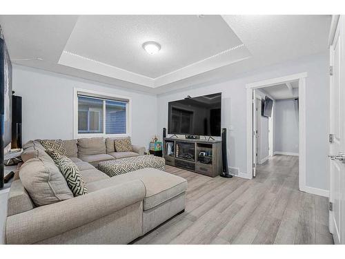 391 Bayview Way Sw, Airdrie, AB - Indoor Photo Showing Living Room