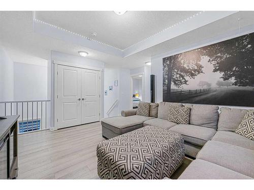 391 Bayview Way Sw, Airdrie, AB - Indoor Photo Showing Living Room