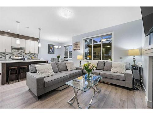 391 Bayview Way Sw, Airdrie, AB - Indoor Photo Showing Living Room