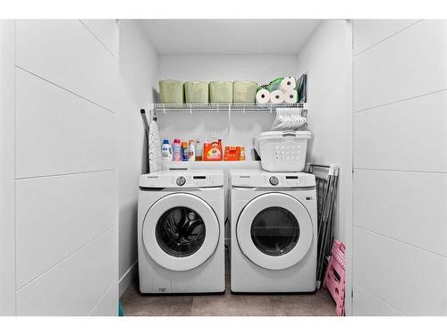 84 Sundown Manor, Cochrane, AB - Indoor Photo Showing Laundry Room