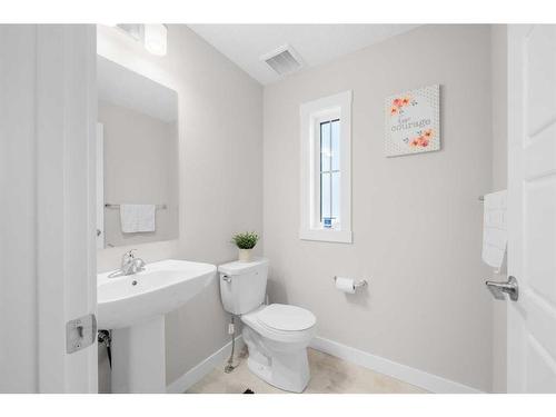 48 Howse Heights Ne, Calgary, AB - Indoor Photo Showing Bathroom