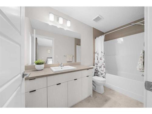 48 Howse Heights Ne, Calgary, AB - Indoor Photo Showing Bathroom