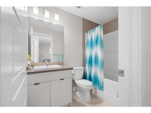 48 Howse Heights Ne, Calgary, AB - Indoor Photo Showing Bathroom