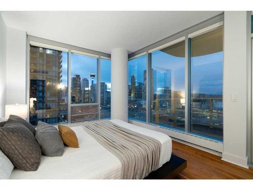 1806-433 11 Avenue Se, Calgary, AB - Indoor Photo Showing Bedroom