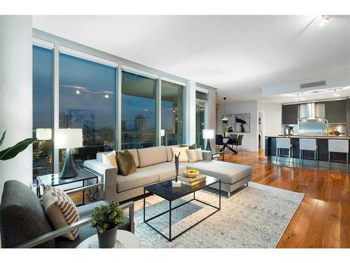 1806-433 11 Avenue Se, Calgary, AB - Indoor Photo Showing Living Room