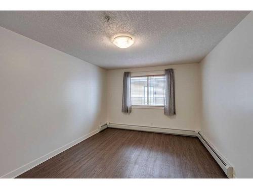 203-2440 34 Avenue Sw, Calgary, AB - Indoor Photo Showing Other Room