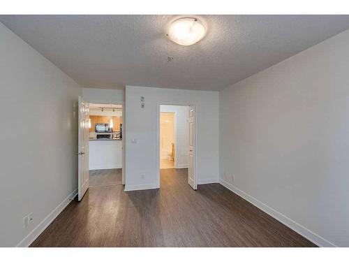 203-2440 34 Avenue Sw, Calgary, AB - Indoor Photo Showing Other Room