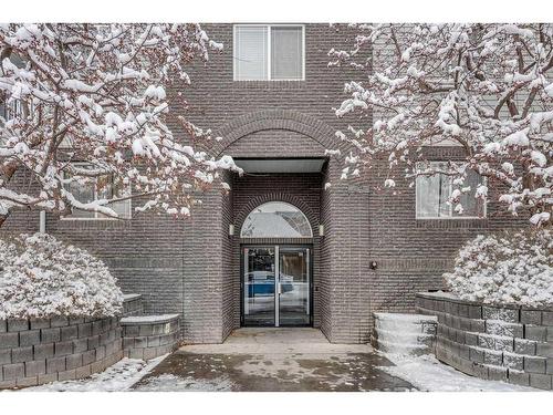 203-2440 34 Avenue Sw, Calgary, AB - Outdoor