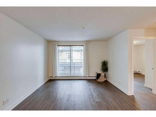 203-2440 34 Avenue Sw, Calgary, AB - Indoor Photo Showing Other Room