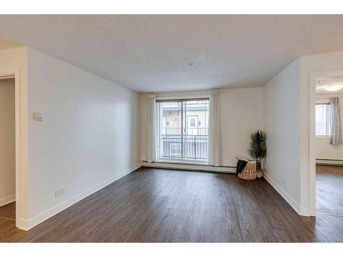 203-2440 34 Avenue Sw, Calgary, AB - Indoor Photo Showing Other Room