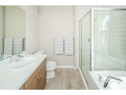 338 Evansglen Drive Nw, Calgary, AB - Indoor Photo Showing Bathroom