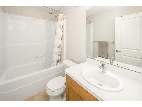 338 Evansglen Drive Nw, Calgary, AB - Indoor Photo Showing Bathroom