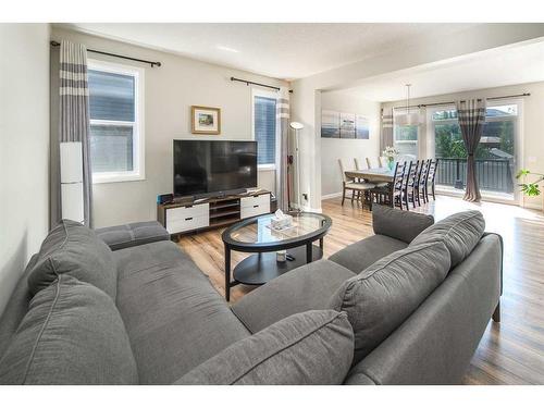 338 Evansglen Drive Nw, Calgary, AB - Indoor Photo Showing Living Room