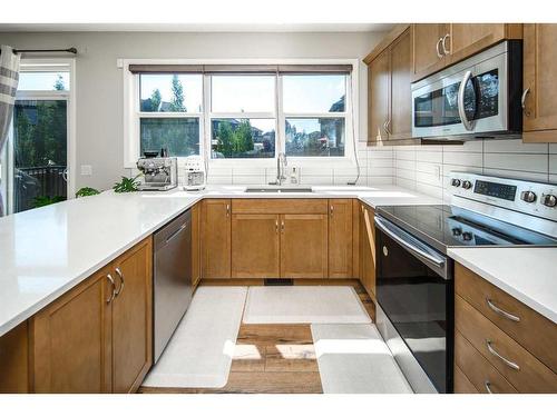 338 Evansglen Drive Nw, Calgary, AB - Indoor Photo Showing Kitchen