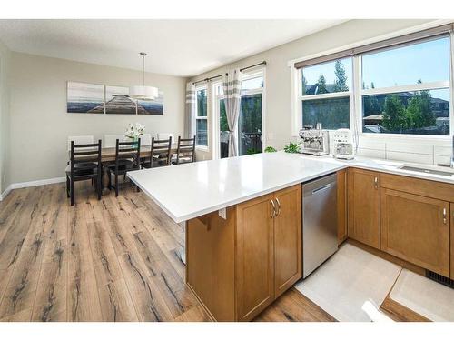 338 Evansglen Drive Nw, Calgary, AB - Indoor Photo Showing Kitchen