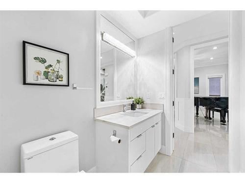 102 Malibou Road Sw, Calgary, AB - Indoor Photo Showing Bathroom