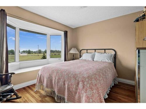 260159 Mountain Ridge Place, Rural Rocky View County, AB - Indoor Photo Showing Bedroom