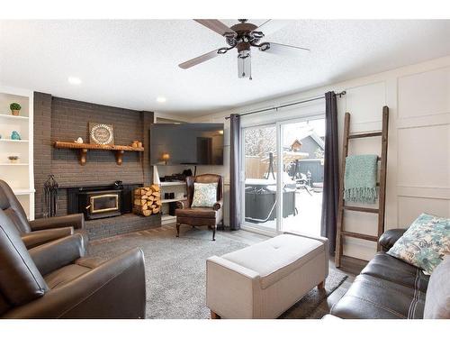 424 Flett Drive Ne, Airdrie, AB - Indoor Photo Showing Living Room With Fireplace