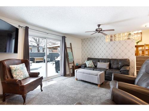 424 Flett Drive Ne, Airdrie, AB - Indoor Photo Showing Living Room With Fireplace