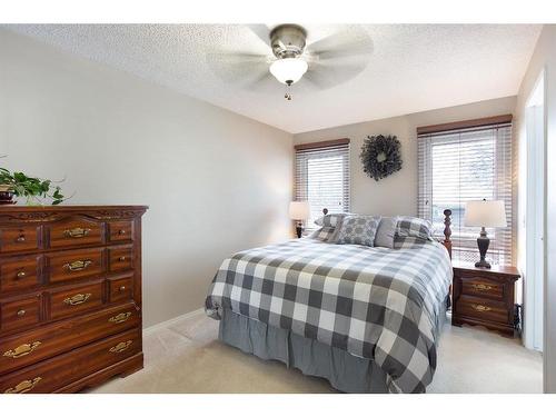 424 Flett Drive Ne, Airdrie, AB - Indoor Photo Showing Bedroom