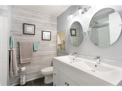 424 Flett Drive Ne, Airdrie, AB - Indoor Photo Showing Bathroom