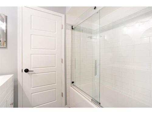 424 Flett Drive Ne, Airdrie, AB - Indoor Photo Showing Bathroom