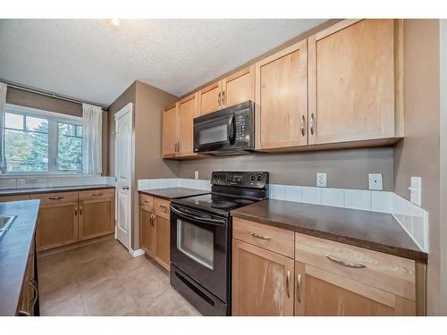 151 Prestwick Villas Se, Calgary, AB - Indoor Photo Showing Kitchen