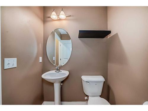 151 Prestwick Villas Se, Calgary, AB - Indoor Photo Showing Bathroom