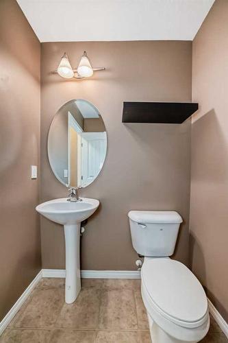 151 Prestwick Villas Se, Calgary, AB - Indoor Photo Showing Bathroom