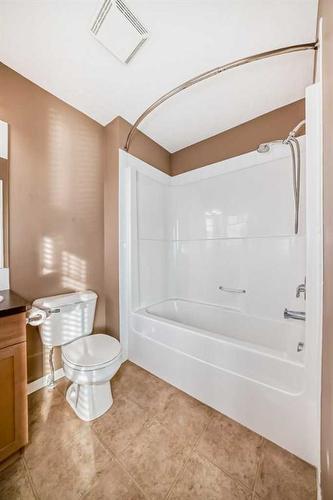 151 Prestwick Villas Se, Calgary, AB - Indoor Photo Showing Bathroom