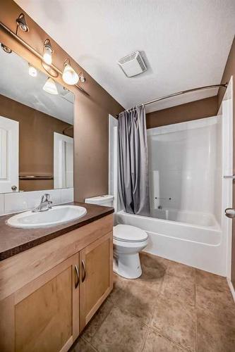 151 Prestwick Villas Se, Calgary, AB - Indoor Photo Showing Bathroom