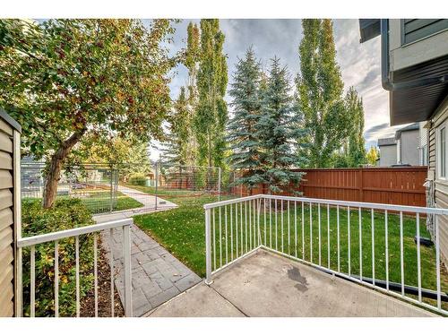 151 Prestwick Villas Se, Calgary, AB - Outdoor