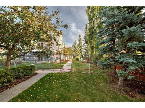 151 Prestwick Villas Se, Calgary, AB - Outdoor