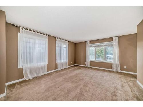 151 Prestwick Villas Se, Calgary, AB - Indoor Photo Showing Other Room