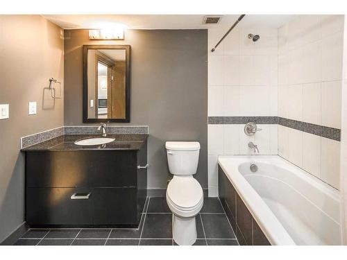 805-888 4 Avenue Sw, Calgary, AB - Indoor Photo Showing Bathroom