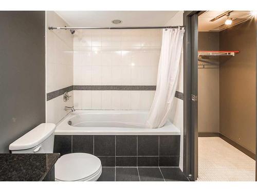 805-888 4 Avenue Sw, Calgary, AB - Indoor Photo Showing Bathroom