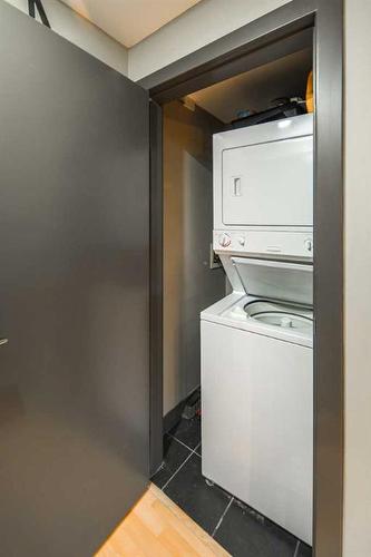 805-888 4 Avenue Sw, Calgary, AB - Indoor Photo Showing Laundry Room