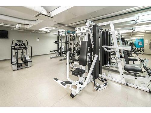 805-888 4 Avenue Sw, Calgary, AB - Indoor Photo Showing Gym Room