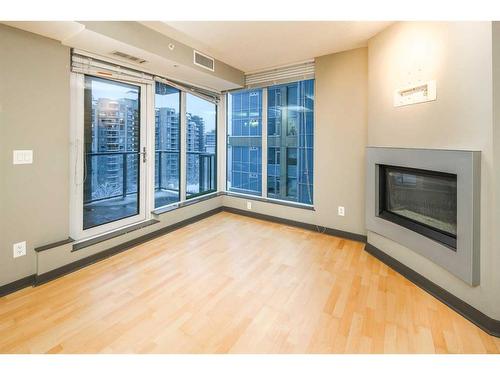 805-888 4 Avenue Sw, Calgary, AB - Indoor With Fireplace