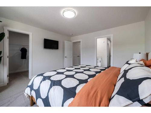 3074 Key Drive Sw, Airdrie, AB - Indoor Photo Showing Bedroom