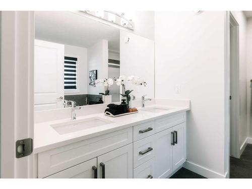 3074 Key Drive Sw, Airdrie, AB - Indoor Photo Showing Bathroom