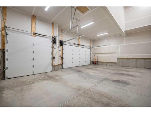 136 Crestridge Terrace Sw, Calgary, AB - Indoor Photo Showing Garage