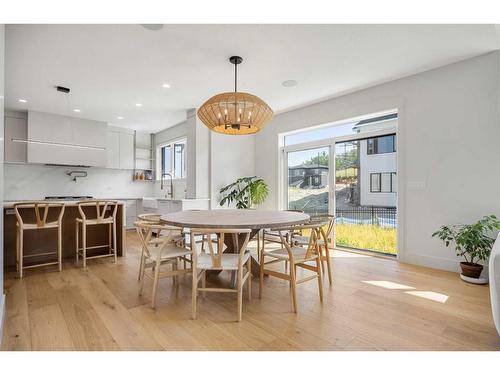 136 Crestridge Terrace Sw, Calgary, AB - Indoor Photo Showing Dining Room