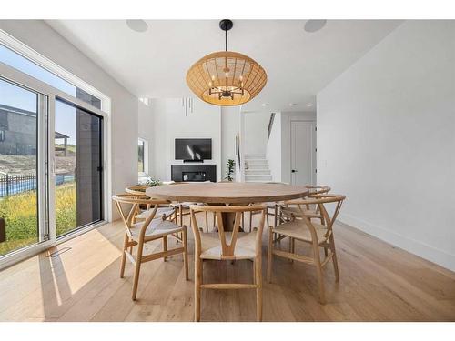 136 Crestridge Terrace Sw, Calgary, AB - Indoor Photo Showing Dining Room