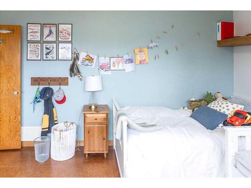 336 3 Avenue Se, High River, AB - Indoor Photo Showing Bedroom