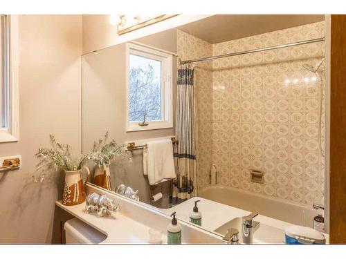 336 3 Avenue Se, High River, AB - Indoor Photo Showing Bathroom